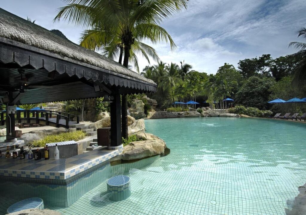 Sunken bar pool 